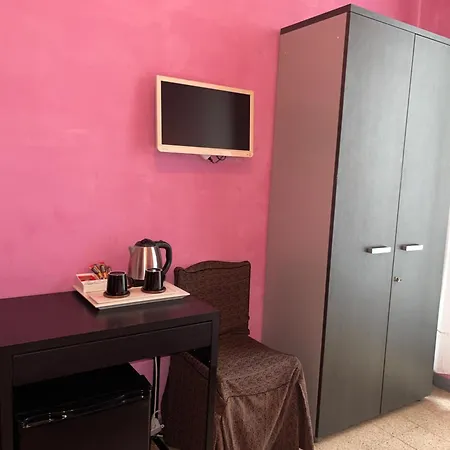 Meret לינה וארוחת בוקר 3*