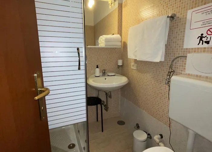 Alojamento de Acomodação e Pequeno-almoço Meret Roma